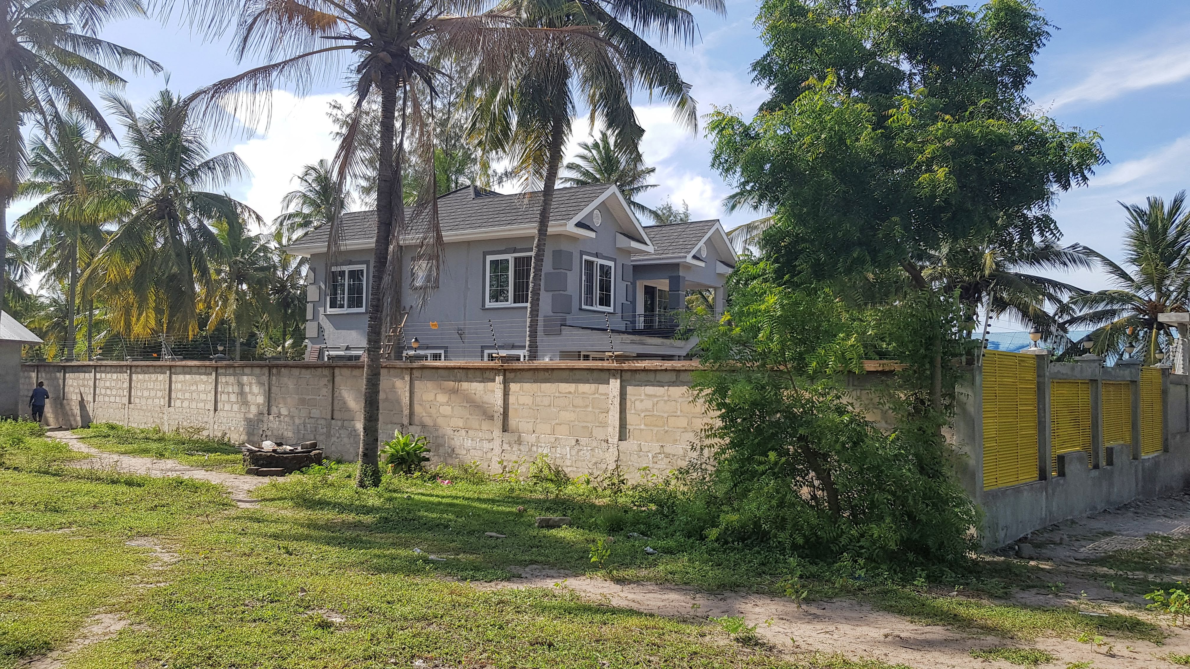 Gezaulole Beach Townhouse - Image 9
